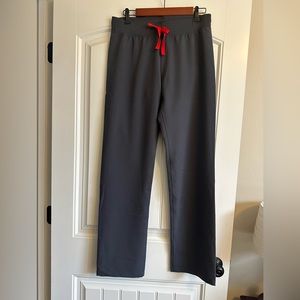 NWOT Figs Livingston Scrub pant, size small TALL